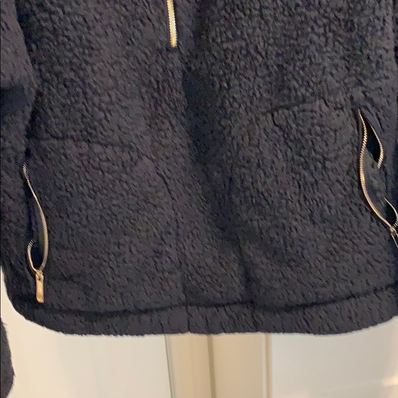 Tommy Hilfiger Sherpa Half Zip w/ pockets - Picture 4 of 4